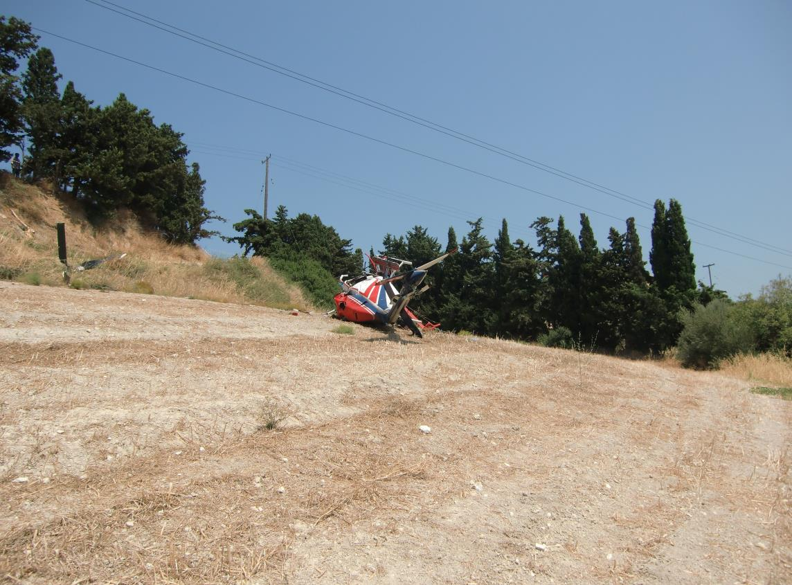 10 m περίπου, και σε μία απόσταση 50 m περίπου νοτιοανατολικά του σημείου επαφής με τα καλώδια,