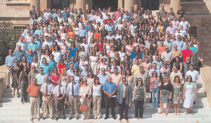 To εκπαιδευτικό προσωπικό Κολλεγίου Αθηνών - Κολλεγίου Ψυχικού (σχολικού έτους 2006-2007).