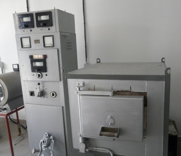 pod. Pec LM 212.11 s výkonom 2,8 kw a maximálnou teplotou ohrevu 1200 C.