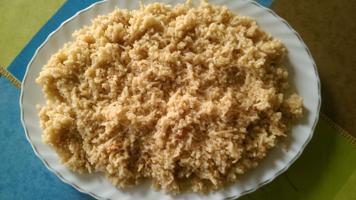 "POURGOURI PILAF" CRUSHED WHEAT PILAF Ingredients oil, sunflower or groundnut, for frying 1 small onion, finely chopped ½ glass vermicelli ½ glass tomato juice 4 glasses of water 1 vegetable stock