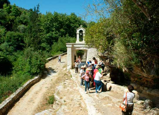 αρχιτεκτονικά μέλη που ανάγονται στον 16ο και 17ο αιώνα, μερικές φορές ενσωματωμένα σε νεότερα κτίσματα.