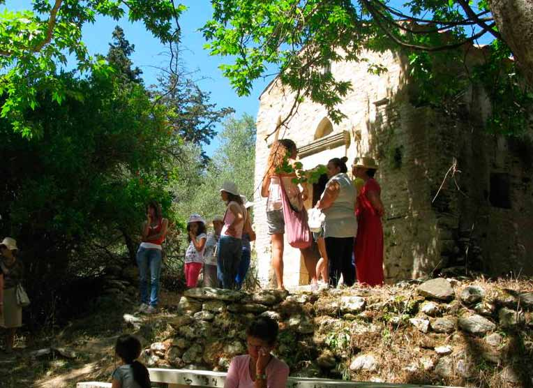 Ρέθυμνο, 9-10 Ιουνίου 2012 Ναός της Αγίας Κυριακής μνημείων της περιοχής: τα κατάλοιπα ρωμαϊκού λουτρού, τον τοιχογραφημένο ναό της Αγίας Κυριακής, τον ναό της Ζωοδόχου Πηγής στις τοιχοποιίες