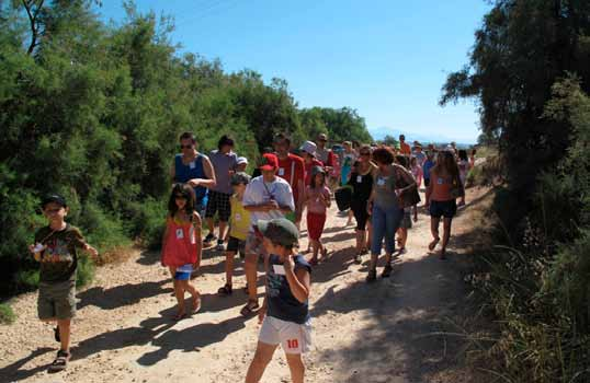 Έτσι οι συμμετέχοντες στο εκπαιδευτικό πρόγραμμα (Παρασκευή 8 Ιουνίου) και στη θεματική περιήγηση (Κυριακή 10 Ιουνίου), αφού ολοκλήρωσαν την επίσκεψη στο Αρχαιολογικό Μουσείο Βραυρώνας,