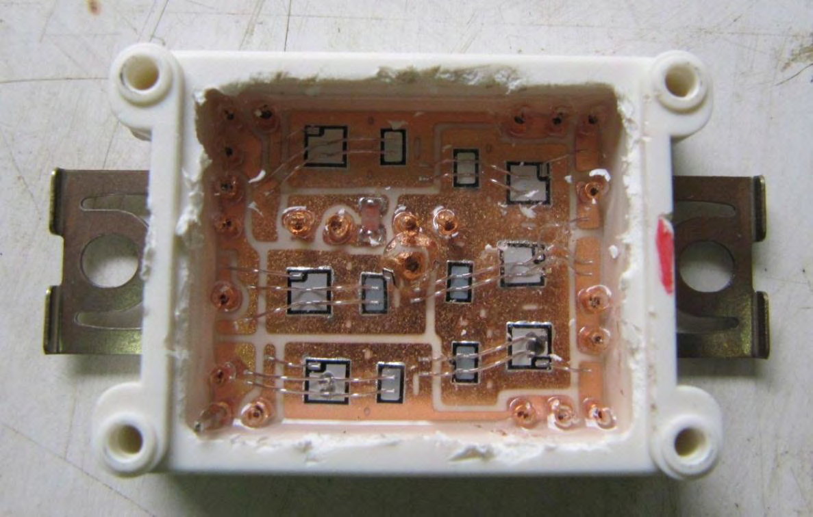 Σχήμα 5.6: Εσωτερική δομή του module FS30R06W1E3 5.2 ΥΠΟΛΟΓΙΣΜΟΣ ΣΥΣΤΗΜΑΤΟΣ ΑΠΑΓΩΓΗΣ ΘΕΡΜΟΤΗΤΑΣ (ΨΥΚΤΙΚΟΥ) Κάθε ημιαγωγικό στοιχείο λειτουργεί κάτω από συγκεκριμένο όριο θερμοκρασίας.