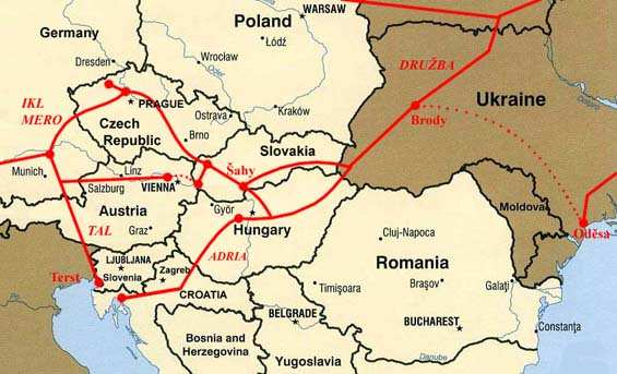 Cez územie Slovenska vedú dva ropovody - Družba a Adria. Ropovod Družba bol vybudovaný v rokoch 1960-1965 s cieľom zásobovať rafinérie v Českej republike.