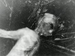 Ο ζωντανός εξωγήινος που είχε βρεθεί μετά τη συντριβή του αεροσκάφους του στο Ρόζγουελ το 1949, πήρε το όνομα EBE (μια συντόμευση για το Εξωγήινη Βιολογική Οντότητα).