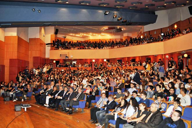 31 Συνεργασία διδασκόντων με τους φοιτητές Όλοι οι διδάσκοντες έχουν ανακοινωμένες ώρες γραφείου για συνεργασία με τους φοιτητές.