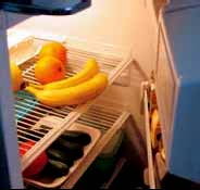 Ένας ανάποδος διακόπτης Το φως στο εσωτερικό του ψυγείου ανάβει, μόνον όταν η πόρτα είναι ανοιχτή.