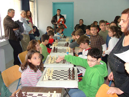 Σχολικό Πρωτάθληµα Καλλιθέας 2008 Με περισσότερες από εκατό συµµετοχές πραγµατοποιήθηκε την Κυριακή 6/4 το φετινό σκακιστικό Σχολικό Πρωτάθληµα Καλλιθέας.