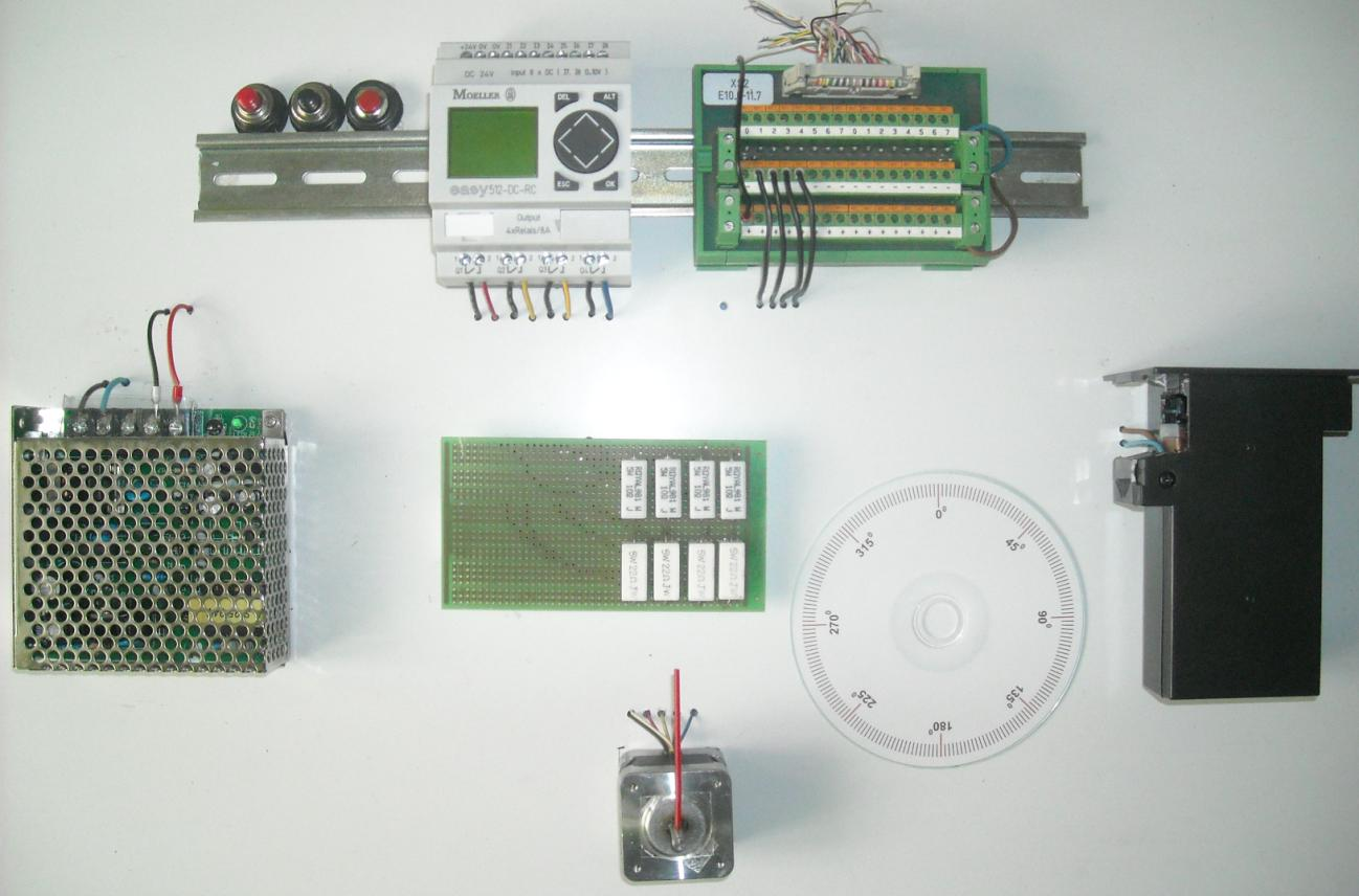 1 2 3 8 4 5 6 7 9 Figura 3.2.1 Pentru alimentarea motorului pas cu pas am folosit o sursă de tensiune de 230V c.a. 500 ma la 24V c.c. 3A, deoarece motorul la pornire absoarbe aproximativ un curent de 3A, astfel sursa aleasă nu o să prezinte probleme.