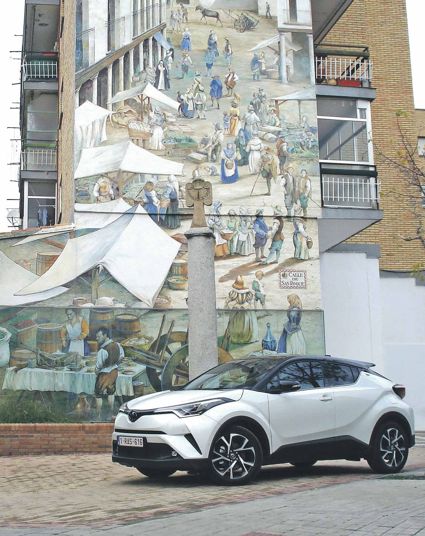 T E S T D R I V E Τoyota C-HR Κοφτερό σαν διαμάντι Οδηγήσαμε στη Μαδρίτη τo πιο φουτουριστικό μοντέλο στην οικογένεια της ιαπωνικής εταιρείας, που ανατρέπει τα σχεδιαστικά δεδομένα στην κατηγορία.