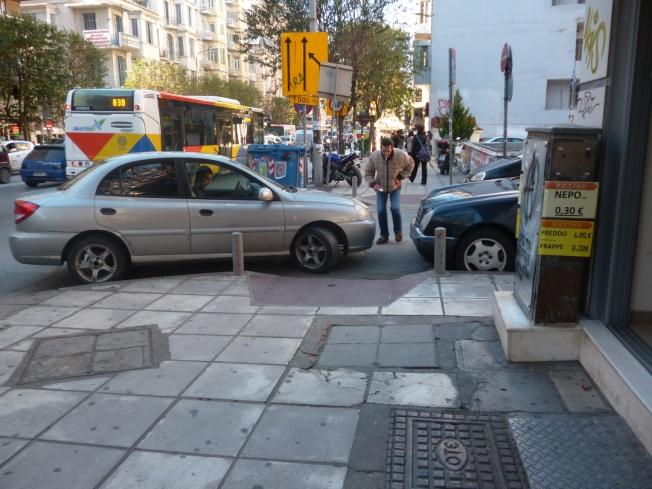 12): Το σημείο διαμορφώθηκε με σκοπό τη δημιουργία ενός ελεύθερου χώρου και χώρου πρασίνου.