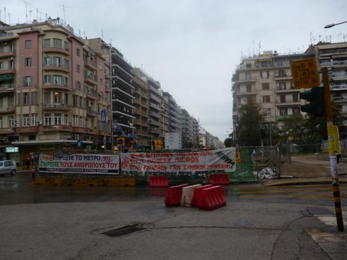 12): Η υπερσυγκέντρωση απορριμμάτων στους ειδικούς κάδους, όχι μόνο υποβαθμίζει