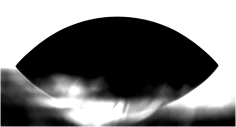 Πείραμα: Γλυκερόλη σε επιφάνεια γυαλιού. Στο Σχ. 51 απεικονίζεται σταγόνα γλυκερόλης σε επιφάνεια κοινού γυαλιού. (α) (β) Σχήμα 51: (α) Απεικόνιση σταγόνας γλυκερόλης σε επιφάνεια γυαλιού.
