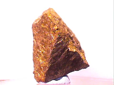 κυριότερα τους μέλη είναι ο λειμονίτης (Fe,Ni)O(OH) (limonite) και ο γαρνιερίτης (Ni,Mg) 3 Si 2 O 5 (OH) (garnierite).