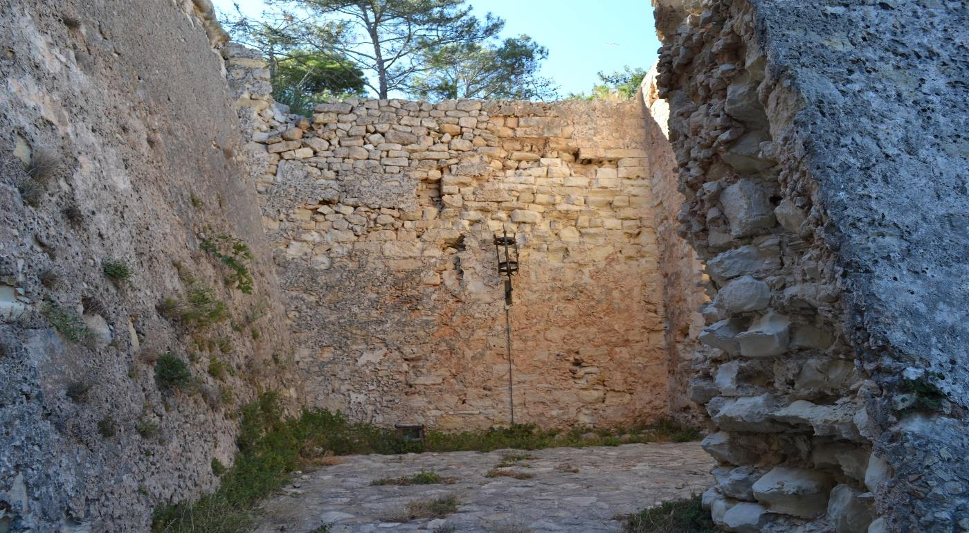 Η τεχνική έκθεση που ακολουθεί αναφέρεται στην παρουσίαση των εργασιών συντήρησης, επισκευής για την άρση της επικινδυνότητας τμήματος φρουρίου στη νησίδα της