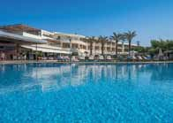 SUNRISE VILLAGE 3* Το ξενοδοχείο βρίσκεται στην περιοχή του Πλατανιά, λίγο έξω από την πόλη των Χανίων.