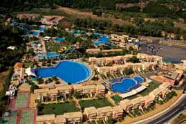 ΑQUALAND RESORT CORFU 4* Ένα ξενοδοχείο, μικρό χωριό με παραδοσιακό Κερκυραϊκό στυλ, μέσα στο θεματικό πάρκο της Κέρκυρας Aqualand
