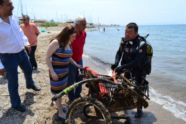 ΔΕΛΤΙΑ ΤΥΠΟΥ ΣΥΝΔΙΟΡΓΑΝΩΤΩΝ Απο τον Τομέα Περιβαλλοντικής Πολιτικής της ΝΔ εξεδόθη το ακόλουθο δελτίο τύπου: Στην προστασία του θαλάσσιου περιβάλλοντος εστίασε τη ματιά του χθες, Παγκόσμια Ημέρα