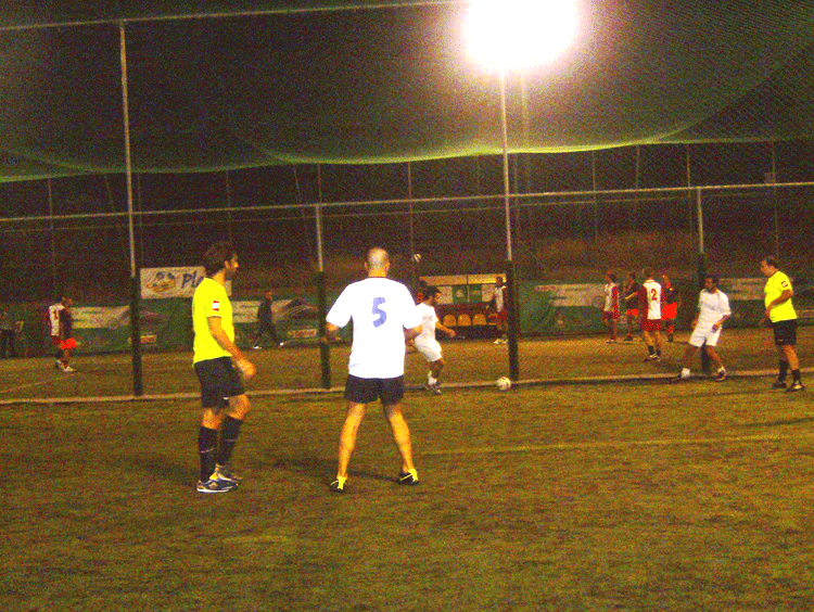 Σελίδα 3 ΣfEE Soccer League 2009-10 ΕΚΠΛΗΚΤΙΚΟ ΜΑΤΣ ΜΕΤΑΞΥ PFIZER KAI ELPEN ΠΟΥ ΕΛΗΞΕ ΙΣΟΠΑΛΟ 3-3 Πολύ όμορφο παιχνίδι είχαμε μεταξύ της PFIZER και της ELPEN το οποίο τελείωσε ισόπαλο με σκορ 3-3.