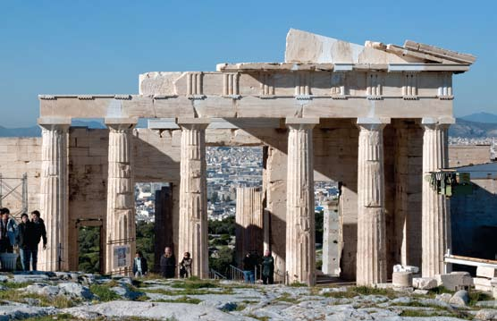 πτέρυγες με προστάσεις δωρικού ρυθμού. Λόγω της έναρξης του Πελοποννησιακού πολέμου η τελική κατεργασία των επιφανειών του μνημείου δεν ολοκληρώθηκε ποτέ.