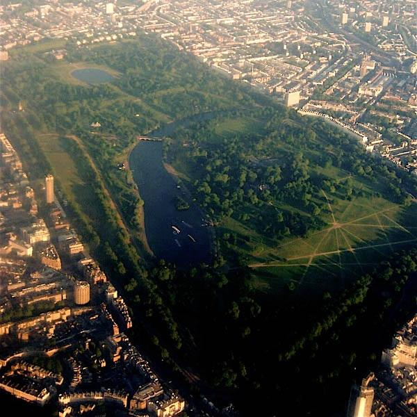 Στο Εξωτερικό Α.5.5. Hyde Park στο Λονδίνο Το Hyde Park είναι ένα μεγάλο ιστορικό πάρκο σε κεντρικό σημείο της πόλης του Λονδίνου και καταλαμβάνει έκταση 1420 στρεμμάτων.