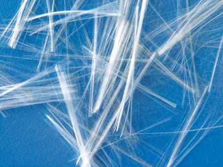 Κεφάλαιο 1 Σύνθετα Υλικά Οι συνεχείς μεγάλου μήκους ίνες (continuous fibers) έχουν λόγο μήκους προς διάμετρο μεγαλύτερο από 100 ενώ για τις ασυνεχείς ή κοντές ίνες (discontinuous fibers) ισχύει l/d <