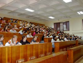 Sa sadržajem, metodama izvođenja nastave i načinom ocenjivanja za svaki predmet možete se upoznati na sajtu fakulteta.