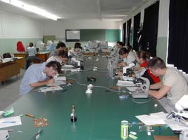 pri izboru kandidata za upis na studijski program vrednuju se rezultati postignuti u prethodnom školovanju, kao i rezultati postignuti na prijemnom ispitu iz anatomije i fiziologije (jedinstven