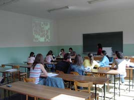 Nastava na predmetima odvija se u toku jednog semestra u skladu sa planom izvođenja nastave. Raspored predmeta po godinama studija i semestrima prikazan je u tabeli.