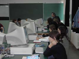 Nastava na predmetima odvija se u toku jednog semestra u skladu sa planom izvođenja nastave. Raspored predmeta po godinama studija i semestrima prikazan je u tabeli.