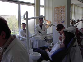 KURIKULUM STUDIJSKOG PROGRAMA STRUKOVNI ZUBNI PROTETIČAR Studijski program sadrži 4020 časova nastave koja obuhvata predavanja, vežbe, seminare, stručnu praksu samostalni rad studenata, letnju