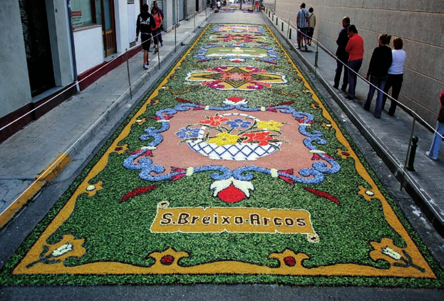 Desde o altozano do mítico Mont Medulio (San do Medio) descende o troiteiro Uma, impulsor dos primeiros kilowatios, e tanxedor de rodicios de muiños de históricas muiñadas e folclóricas