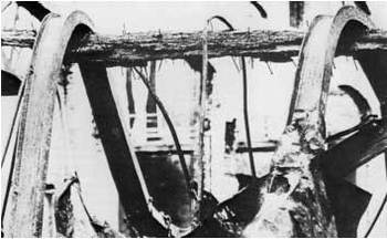 22 Slika 22: Primerjava lesene in jeklene konstrukcije po požaru.