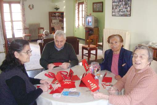 ώρα δια χειρός των ηλικιωμένων μας Κύρια φροντίδα των υπευθύνων και των εργαζομένων στο Καλλιμανοπούλειο δεν είναι μόνο η καθημερινή φροντίδα των