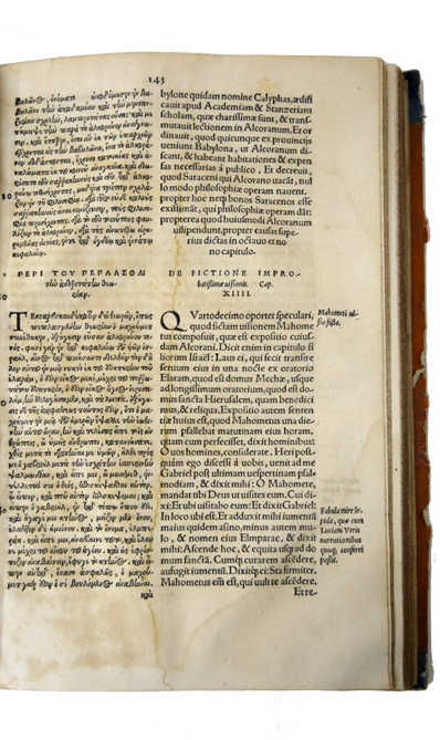 Είναι η πρώτη έκδοση του Κορανίου, όχι στο πρωτότυπο, το οποίο επίσης δεν είχε τυπωθεί, αλλά της λατινικής μετάφρασής του, στο τυπογραφείο του σπουδαίου λόγιου τυπογράφου της
