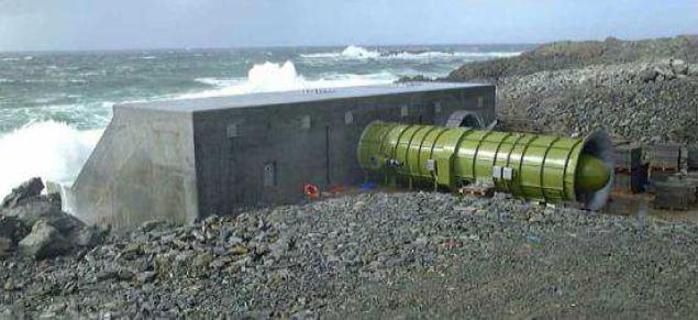 21 Εικόνα 1.14 - Εγκατάσταση παραγωγής ηλεκτρικής ενέργειας LIMPET στο νησί Islay της Σκωτίας Το σύστημα παραγωγής ηλεκτρικής ενέργειας περιλαμβάνει ένα στρόβιλο Wells διαμέτρου 2.
