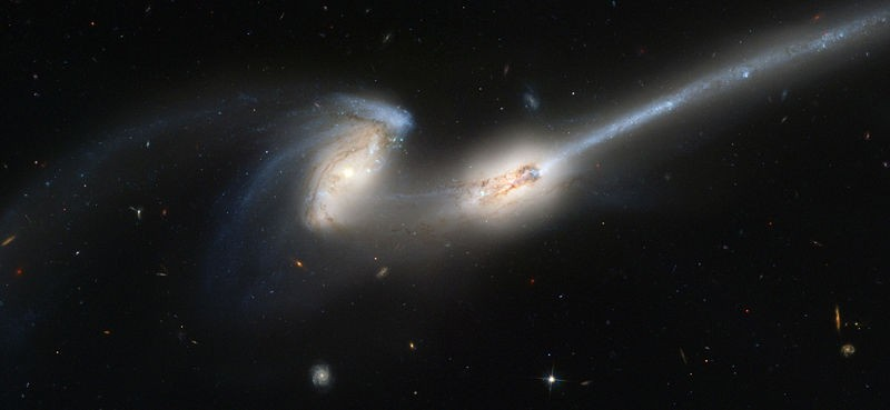 ΣΥΓΚΡΟΥΣΕΙΣ ΓΑΛΑΞΙΩΝ Εικόνα 8: Ο διπλός γαλαξίας NGC 4676 ( The Mice ), ο οποίος βρίσκεται στη διαδικασία συγχώνευσης.