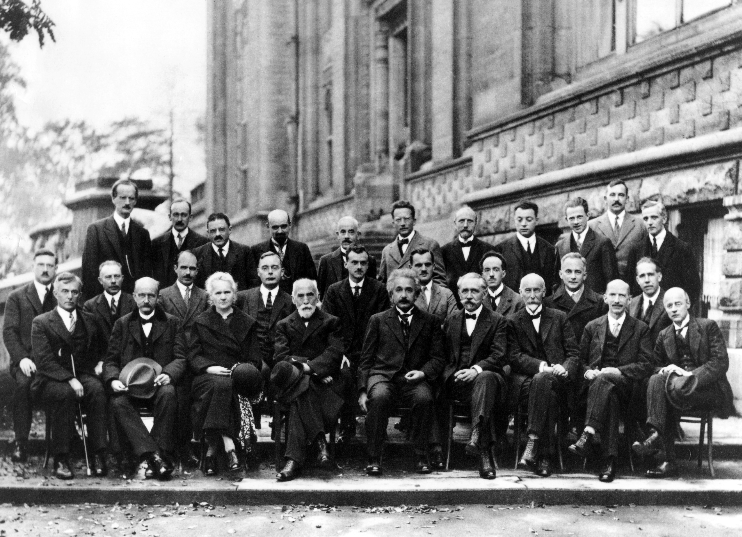 1927 Solvay Conference Heisenberg Schrödinger Ehrenfest Pauli Bragg