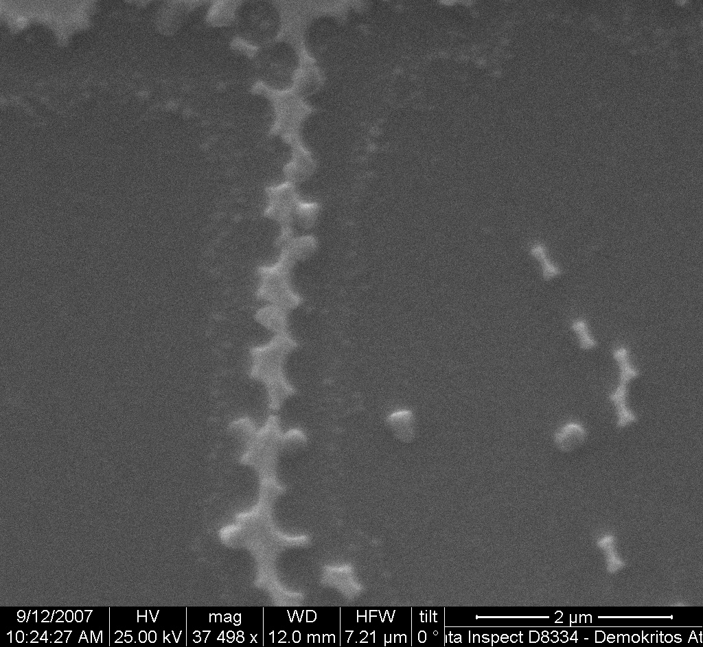 Εικόνα 6.14: Φωτογραφία SEM δείγματος Si/SiO 2 (native) με ΛΝΣ στα 508 nm και εναπόθεση VO 2. Η ύπαρξη οξειδίου του βαναδίου επιβεβαιώνεται και από το edax που διαθέτει το SEM.