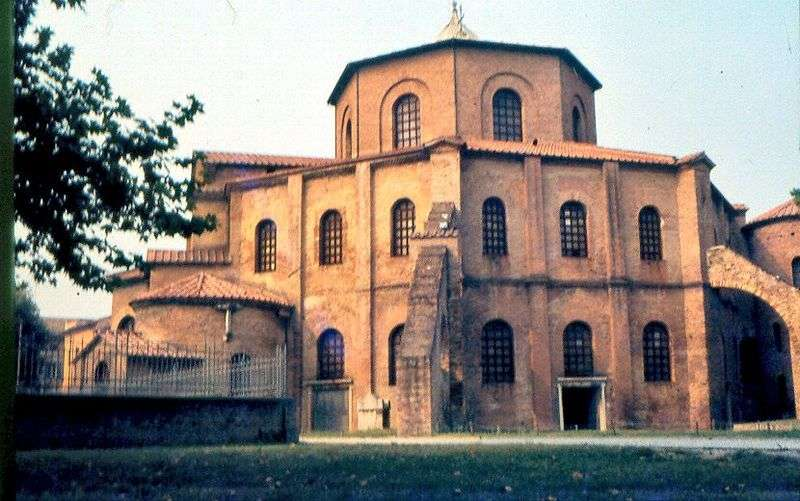 6 ος αι. Η 8γωνική Βασιλική του Αγίου Βιταλίου, 527-546, Ραβέννα, Ιταλία Ένα από τα σημαντικότερα παραδείγματα της παλαιοχριστιανικής Βυζαντινής τέχνης και αρχιτεκτονικής στη δυτική Ευρώπη.