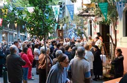 Τὴν παραμονή τῆς ἑορτῆς, κατὰ τὴ διάρκεια τοῦ Ἑσπερινοῦ εὐλογήθηκαν οἱ ἄρτοι καὶ ὀμίλησε ἐπικαίρως ὁ ἐκ τῶν ἐφημερίων μας, π.νικόλαος σχετικὰ μὲ τὴν ἀρετὴ τῆς χριστιανικῆς πτωχείας καὶ τὸν Ἅγιο.