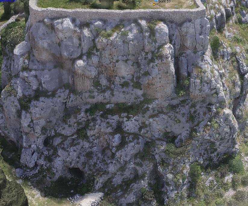 50 Τρισδιάστατη αποτύπωση αντικειμένων με Μη επανδρωμένα Εναέρια Μέσα - UAV Εικόνα 24: Κοντινή απόψη της Βόρειας πλευράς του κάστρου Το μοντέλο