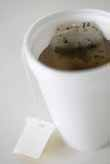 Στο ζεστό τσάι, για παράδειγμα, διαλύεται περισσότερη ζάχαρη απ ότι στο κρύο. Αν, λοιπόν, προτιμάς το τσάι σου πολύ γλυκό, θα πρέπει να το πίνεις ζεστό. Προσοχή όμως στα δόντια!