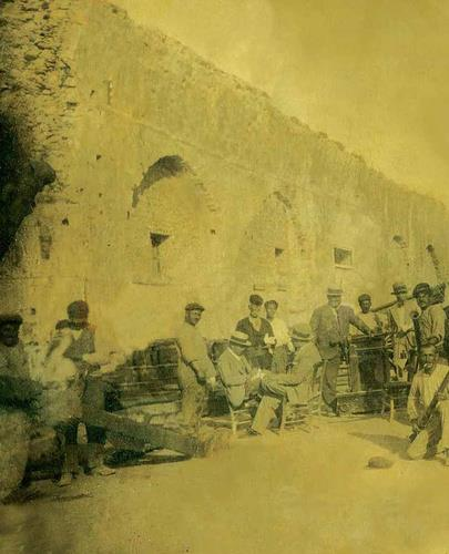 κληροτεμάχια, οικόπεδα, αγροτική γη, για καλλιέργεια, χαμηλότοκα δάνεια αποκατάστασης και σιγά - σιγά αρχίζει η περίοδος της δημιουργίας, της παραγωγής, της οικονομικής τους ανασυγκρότησης και εν