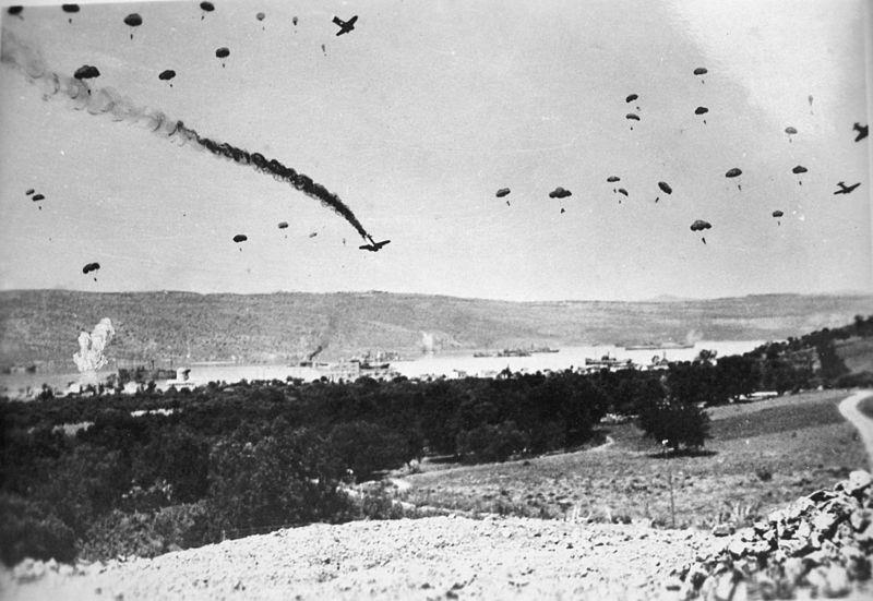 Η περίοδος της κατοχής(1941 1945) Μετά την αποτυχημένη προσπάθεια των ιταλικών δυνάμεων να καταλάβουν την Ελλάδα στις 28 Οκτωβρίου 1940, τα γερμανικά στρατεύματα επιτίθενται εναντίον της χώρας.