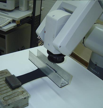 Για την υλοποίηση των πειραμάτων χρησιμοποιήθηκε το ρομπότ Mitsubishi RV- 4A, το οποίο είναι ένα αρθρωτό ρομπότ με τα παρακάτω χαρακτηριστικά τα οποία σχετίζονται με το πείραμα: Μέγιστη ακτίνα δράσης