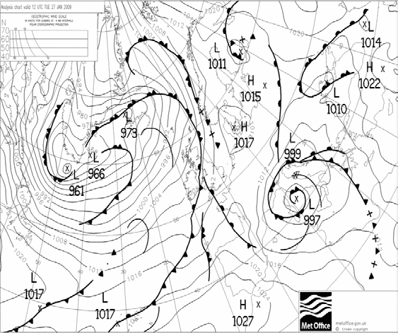 metoffice.gov.uk). Στο κόκκινο πλαίσιο είναι το κέντρο του κυκλώνα.