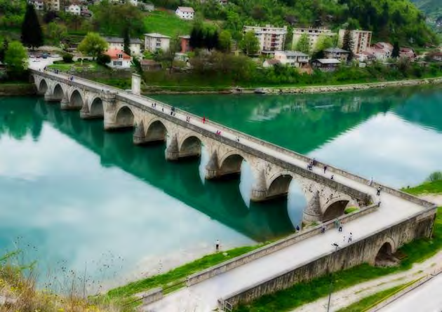 Поседују значајне културно-историјске и уметничке вредности, ширег регионалног значаја, са релативно повољним саобраћајним везама и туристичком опремљеношћу.