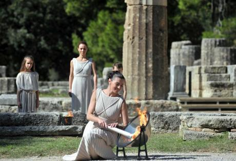 και τη διακοπή κάθε πολεμικής εχθροπραξίας όταν άρχιζε η περίοδος των αγώνων.